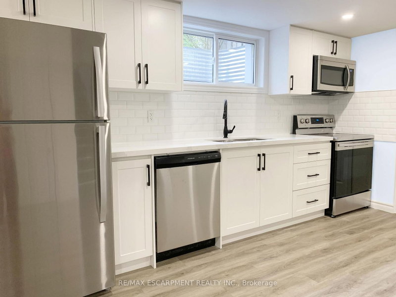 LOWER - 43 KANATA Crescent