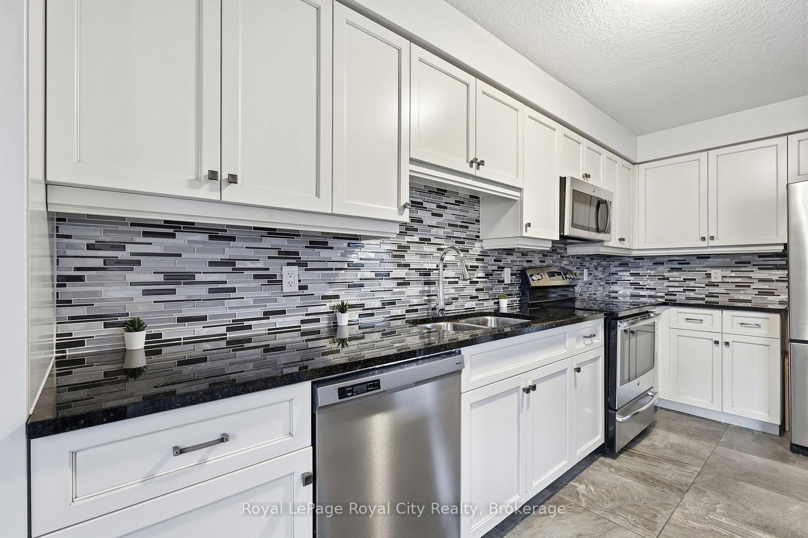 8 Jeffrey Drive • Guelph, ON photo 18