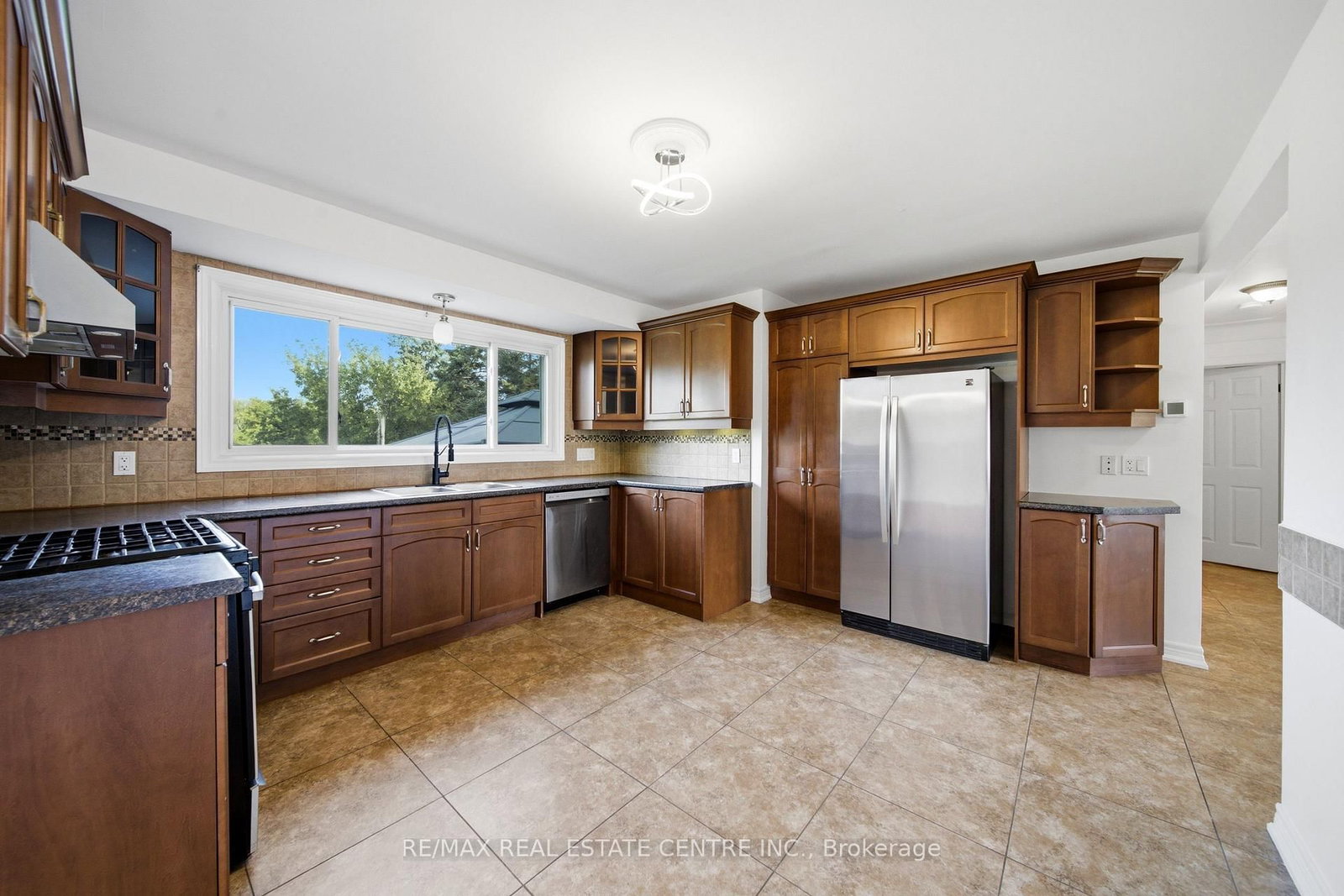435 Parkside Drive • Hamilton, ON photo 16