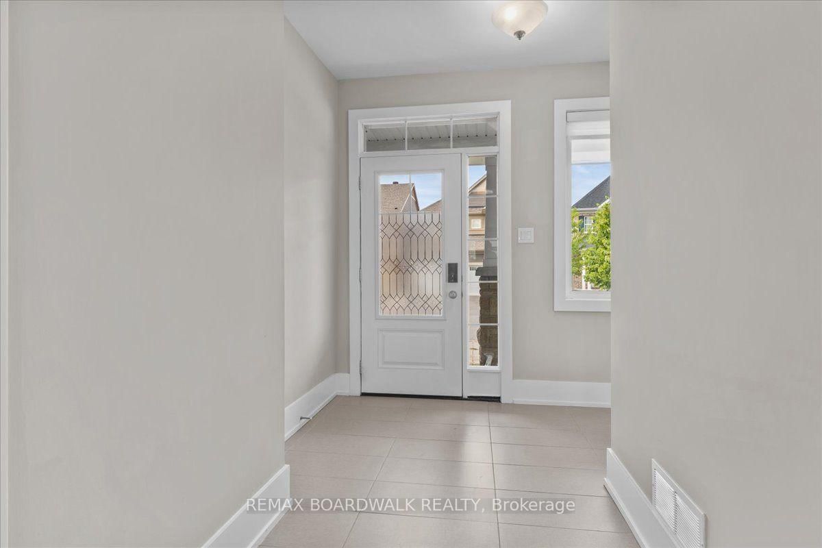 343 SWEETCLOVER Way • Ottawa, ON photo 3