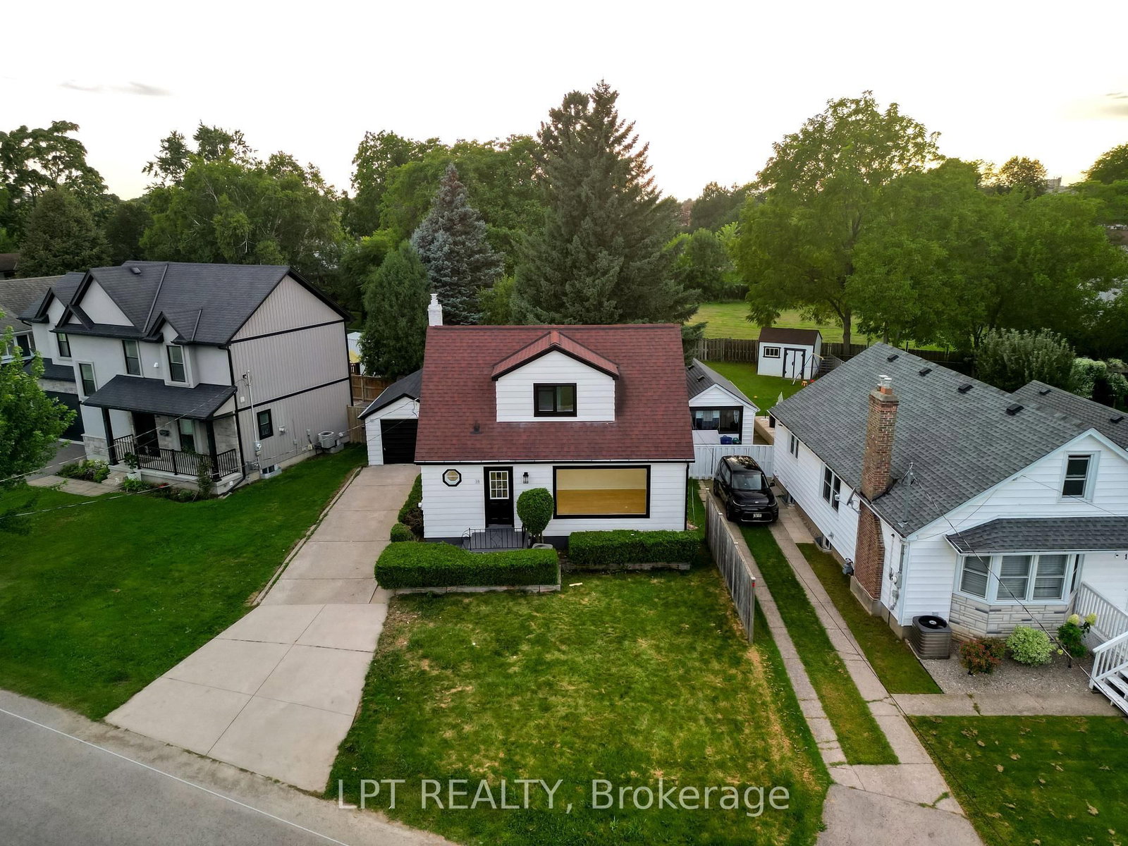 18 Jubilee Drive • St. Catharines, ON photo 1