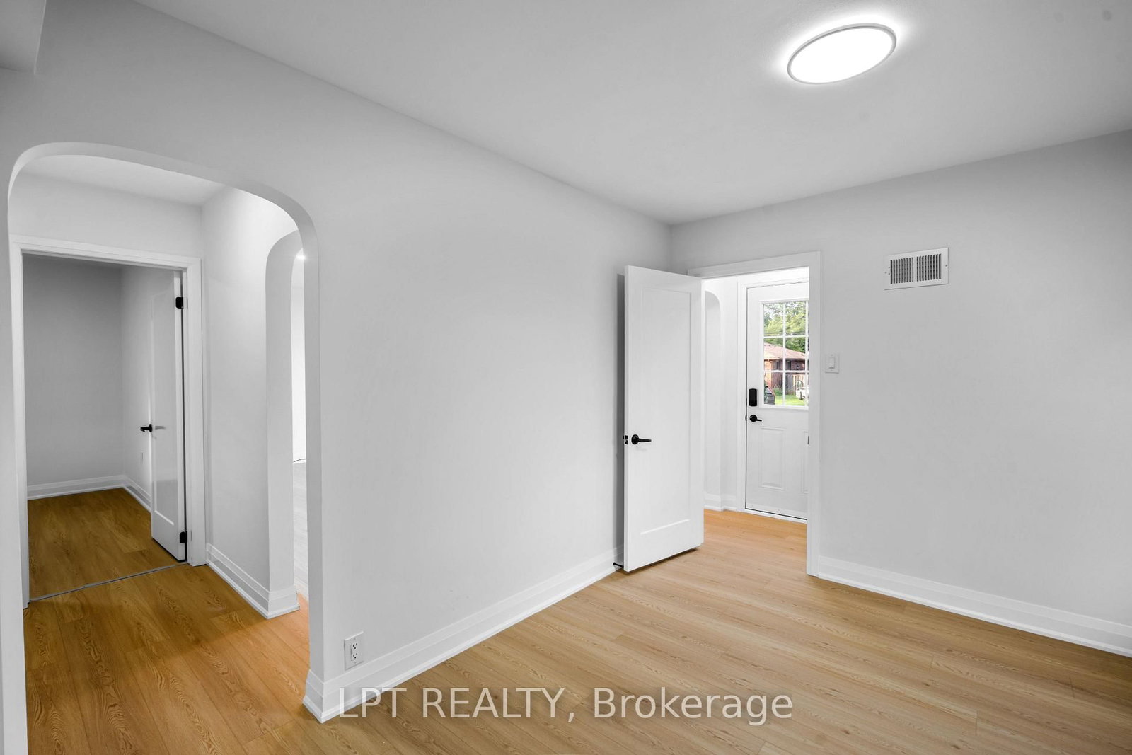 18 Jubilee Drive • St. Catharines, ON photo 11