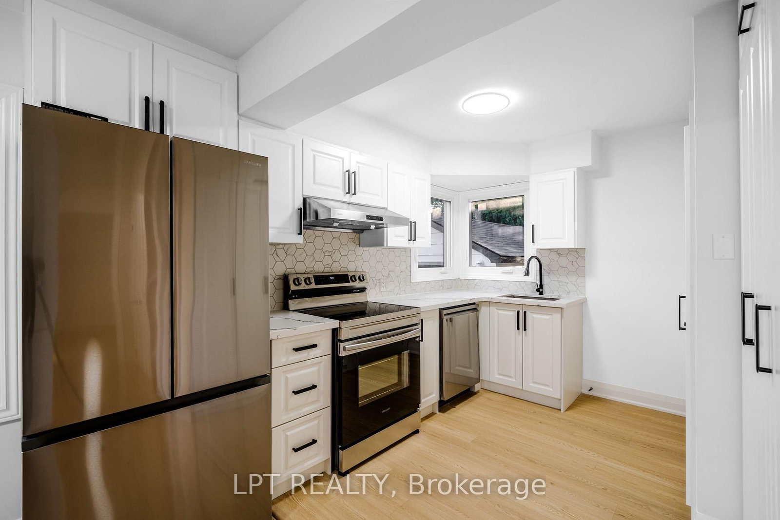 18 Jubilee Drive • St. Catharines, ON photo 16