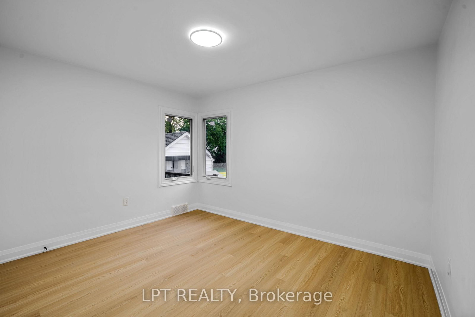 18 Jubilee Drive • St. Catharines, ON photo 19