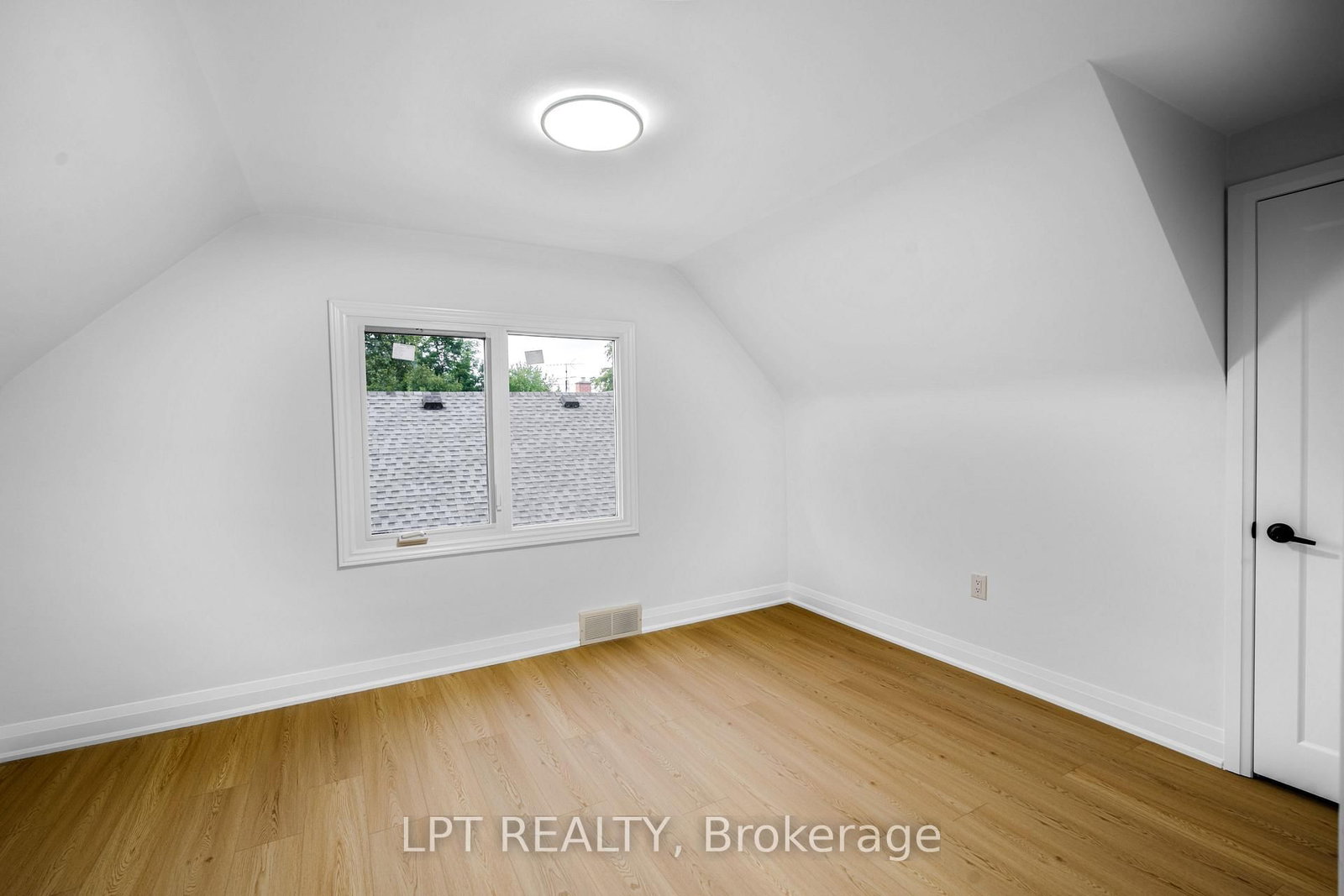 18 Jubilee Drive • St. Catharines, ON photo 23