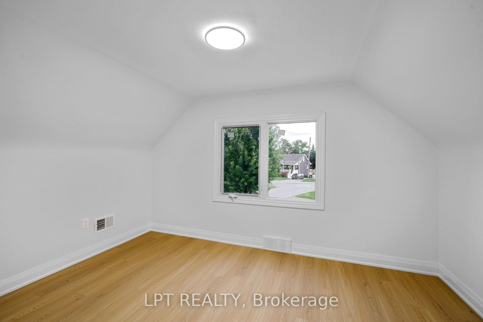 18 Jubilee Drive • St. Catharines, ON photo 25