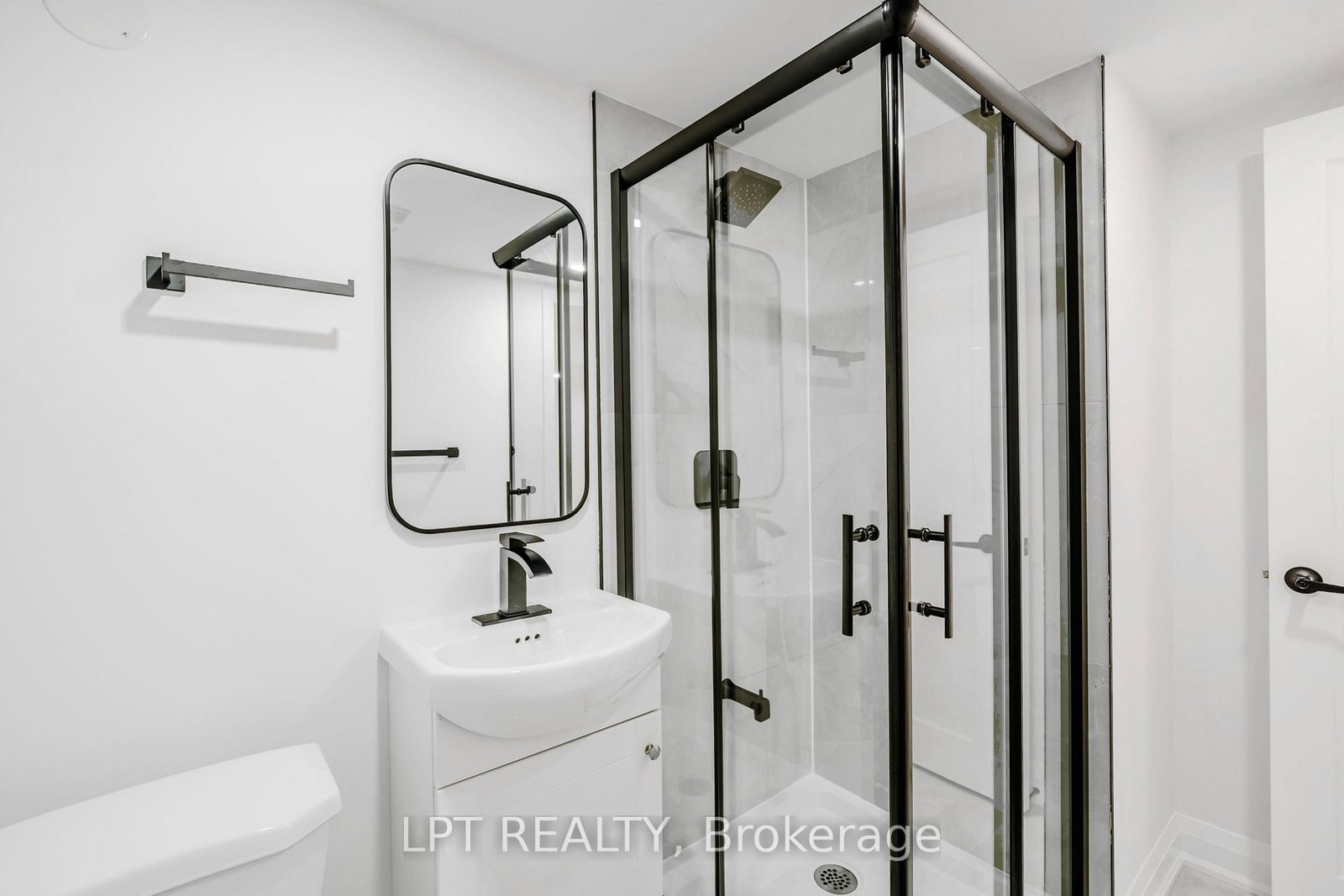 18 Jubilee Drive • St. Catharines, ON photo 32