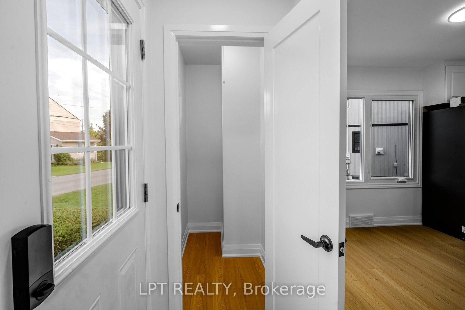 18 Jubilee Drive • St. Catharines, ON photo 8