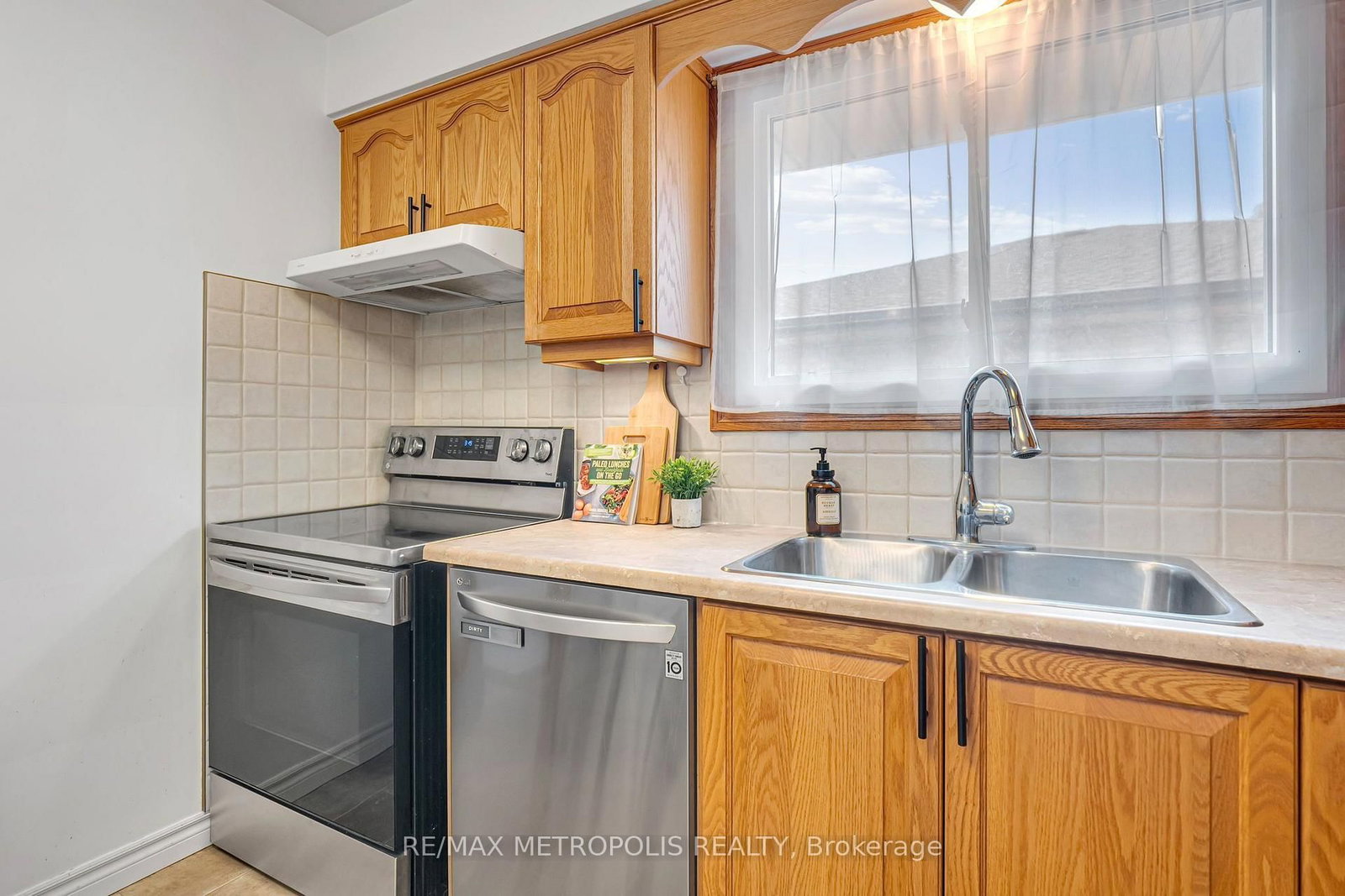598 Black Oak Crescent • Waterloo, ON photo 13