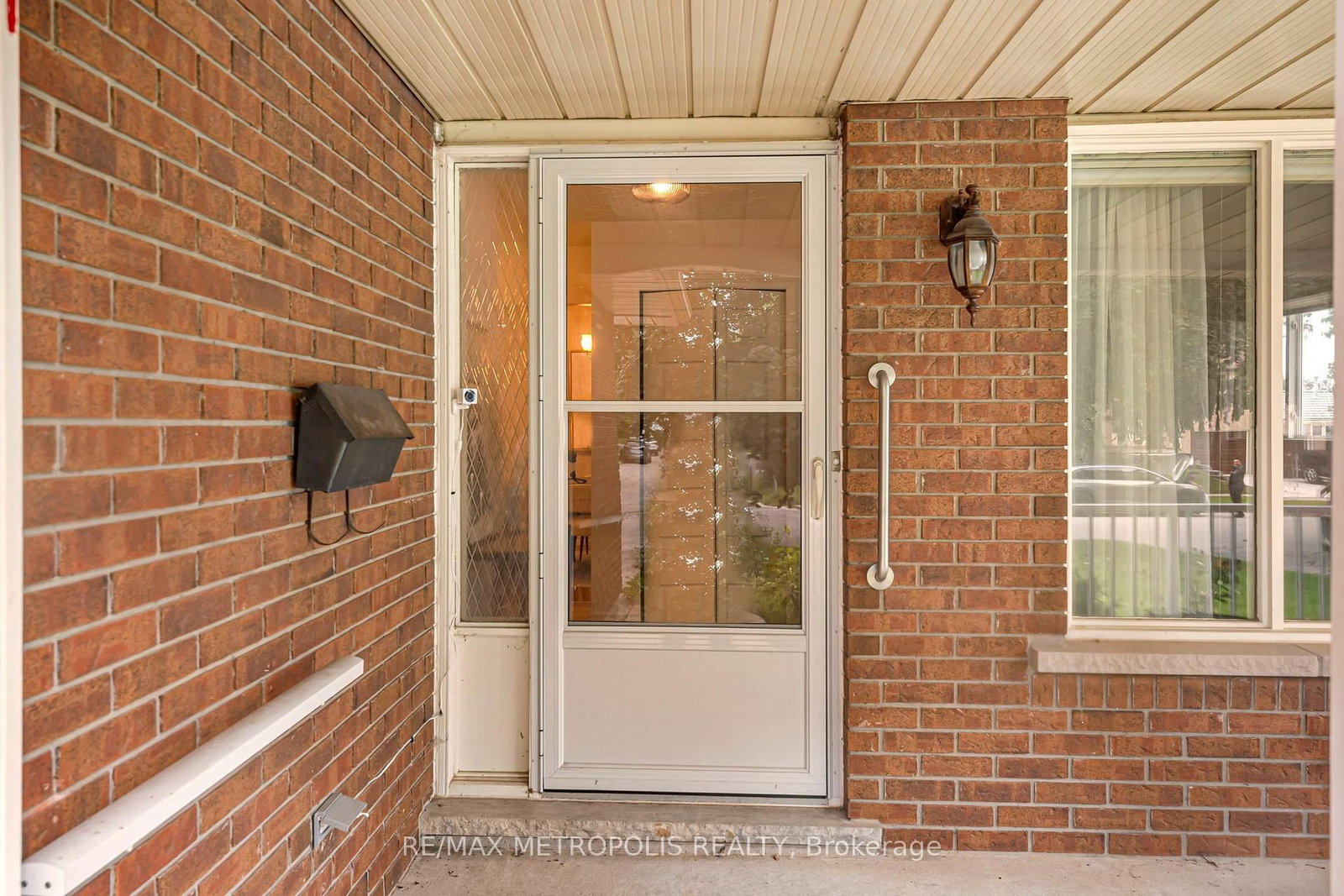 598 Black Oak Crescent • Waterloo, ON photo 4