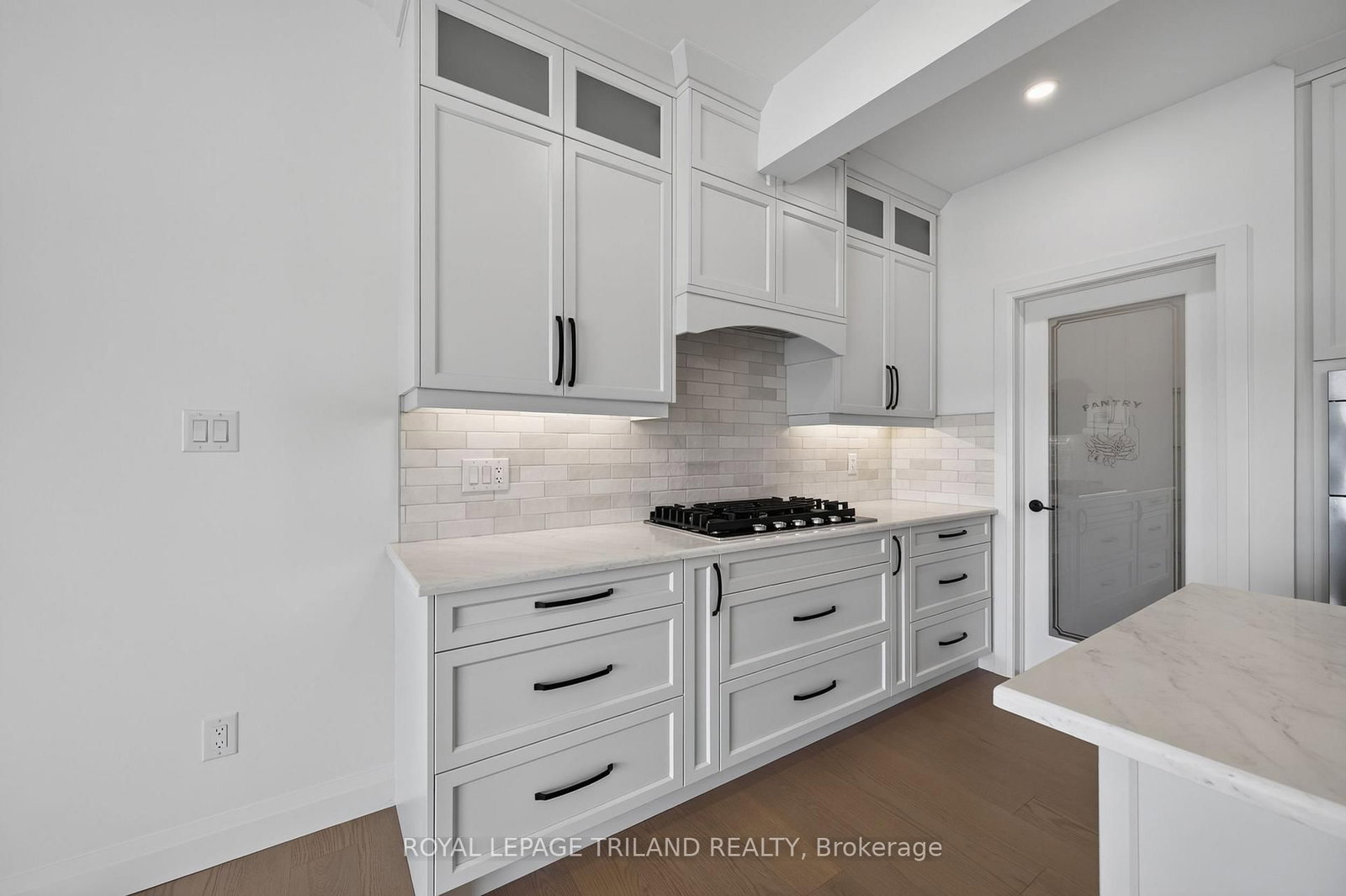 6777 Heathwoods Avenue • London South, ON photo 11
