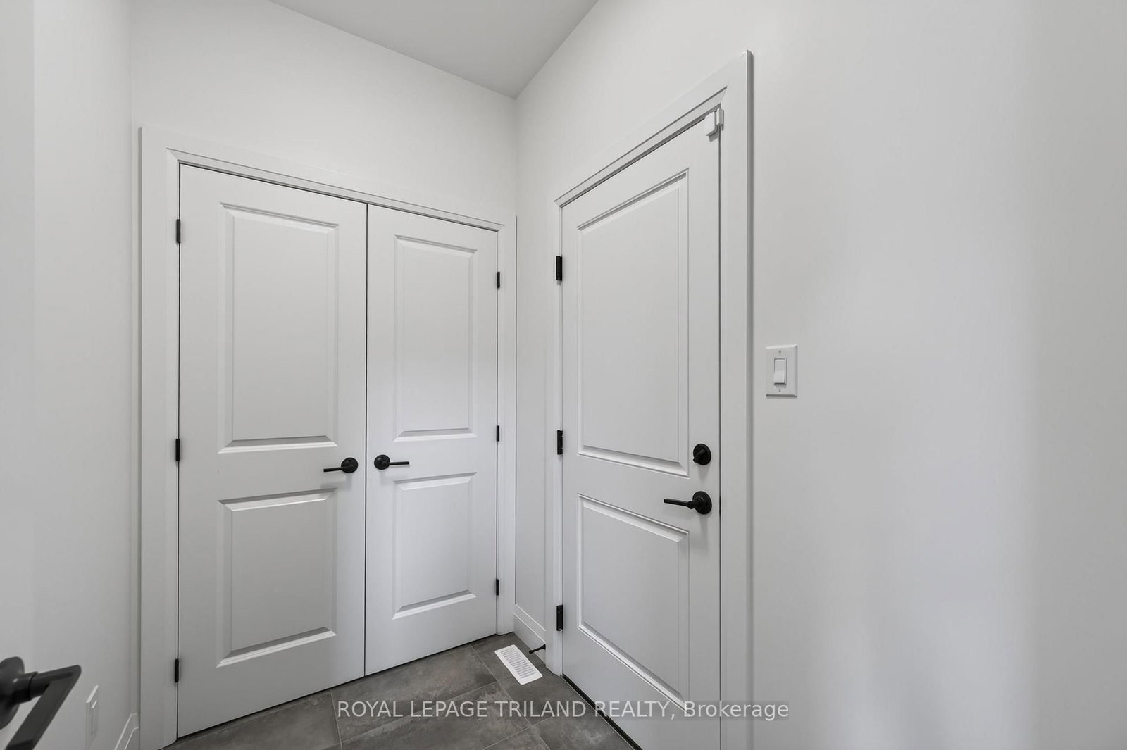 6777 Heathwoods Avenue • London South, ON photo 17