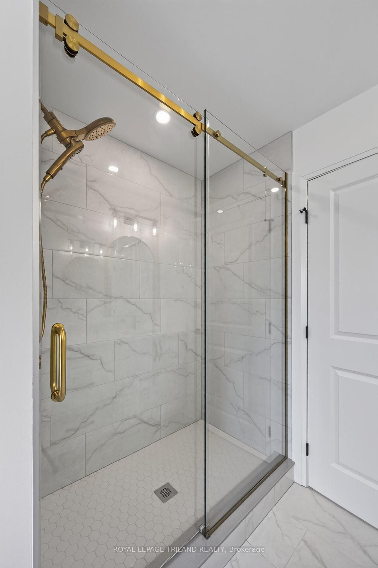 6777 Heathwoods Avenue • London South, ON photo 24