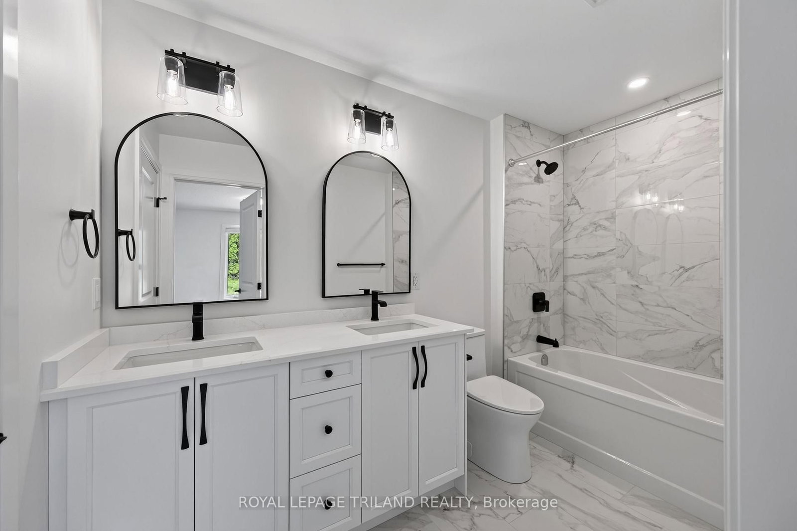 6777 Heathwoods Avenue • London South, ON photo 29