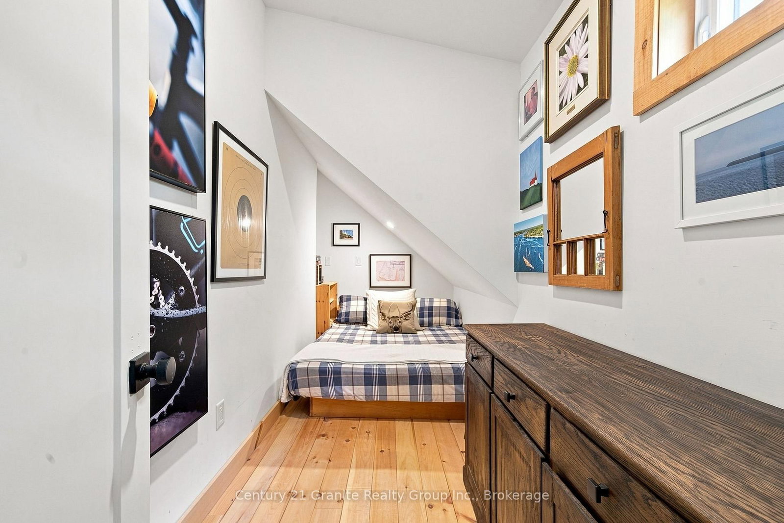 1093 Liswood Road • Dysart et al, ON photo 18