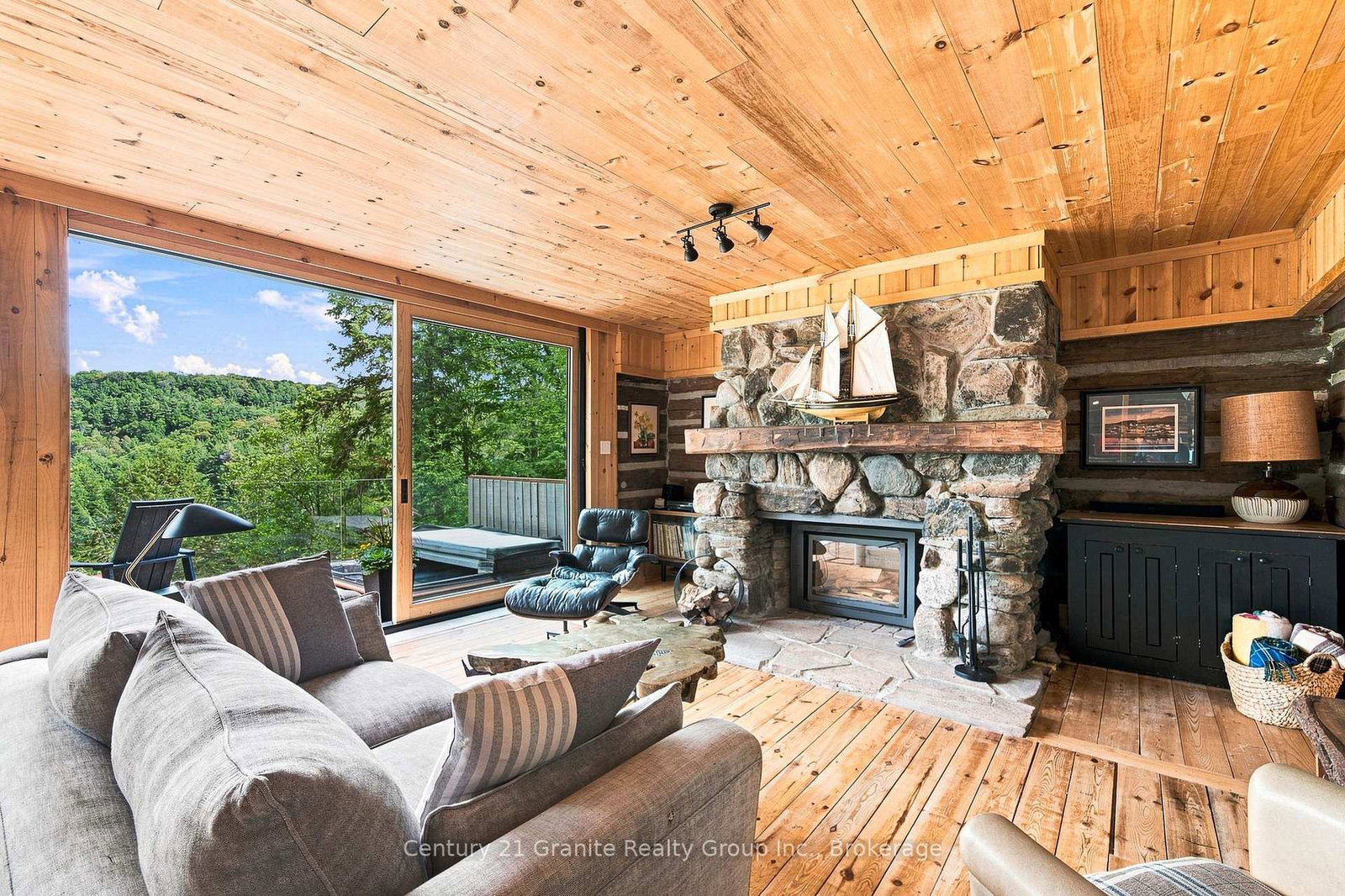 1093 Liswood Road • Dysart et al, ON photo 6