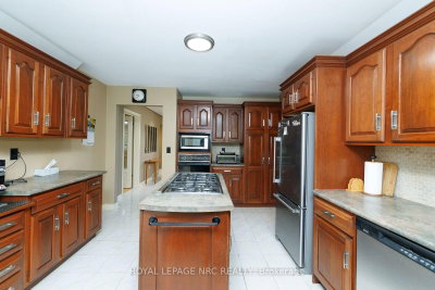21 Elmvale Crescent • Port Colborne, ON photo 6