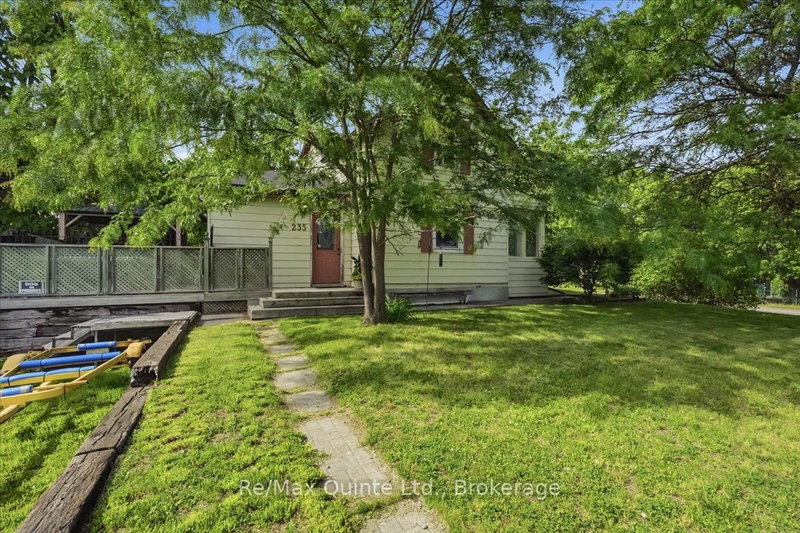 235 Pine St photo 3