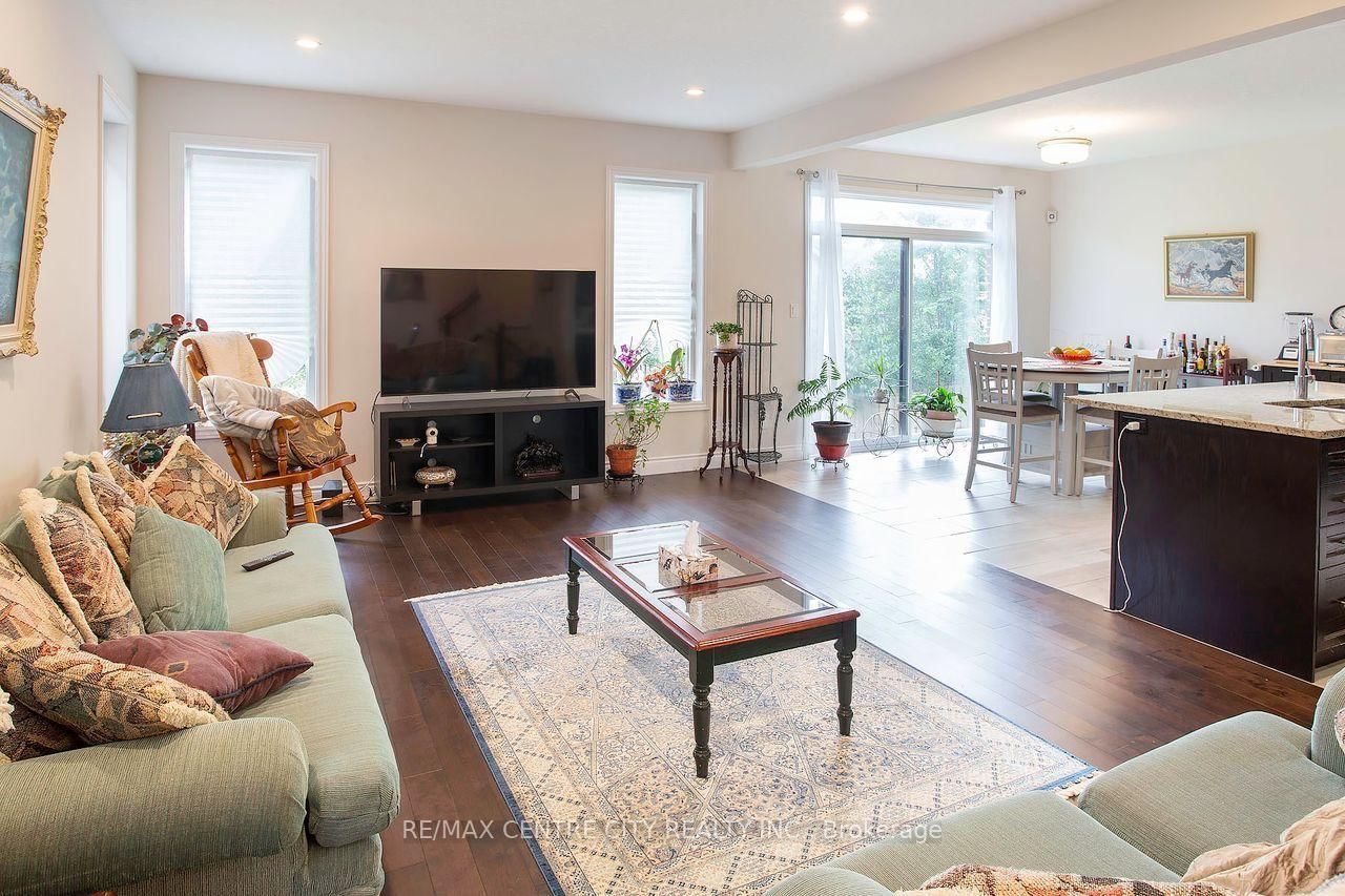 1586 Noah Bend • London North, ON photo 10