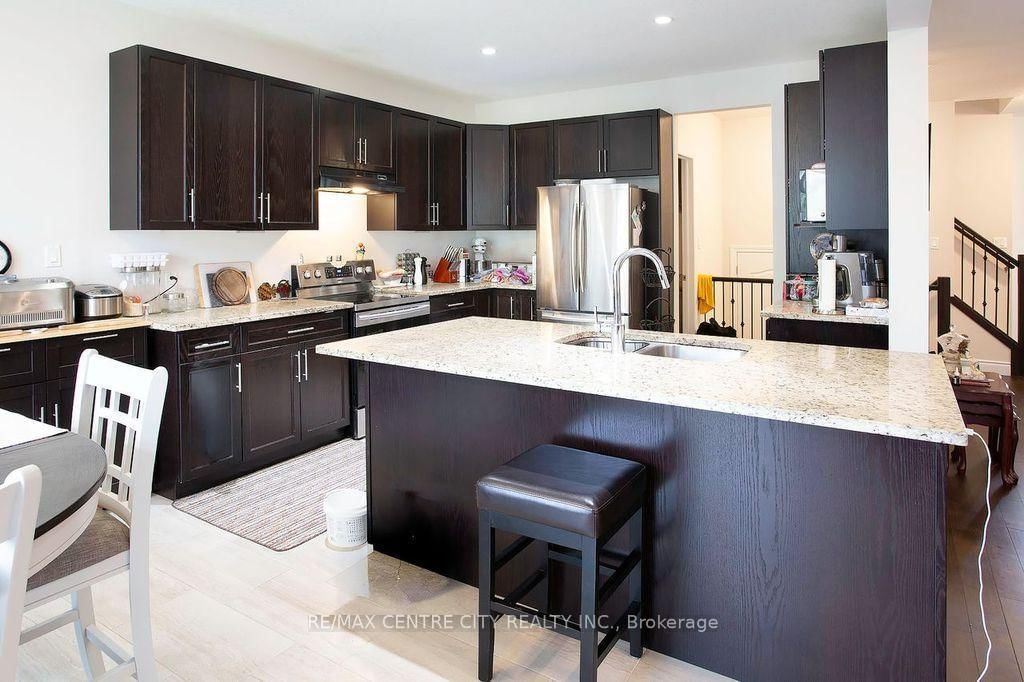 1586 Noah Bend • London North, ON photo 12