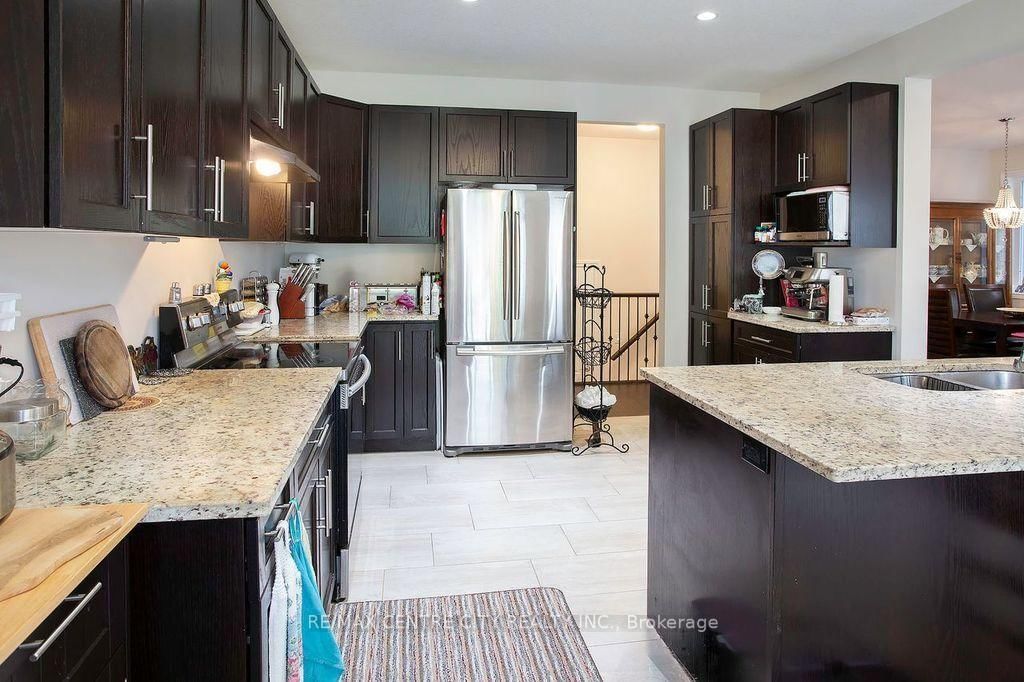 1586 Noah Bend • London North, ON photo 13