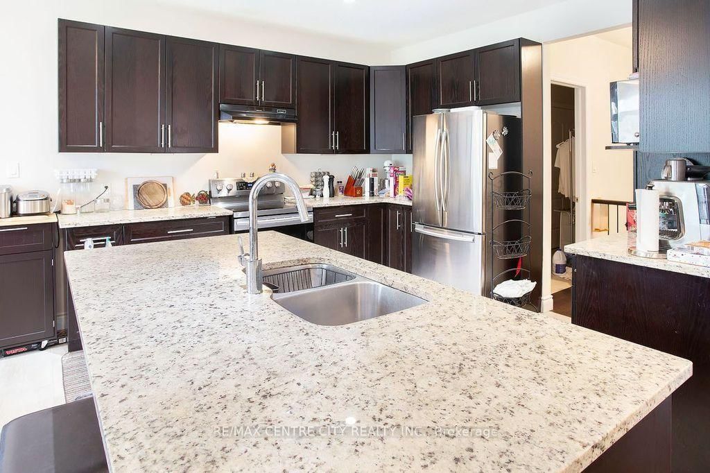 1586 Noah Bend • London North, ON photo 16
