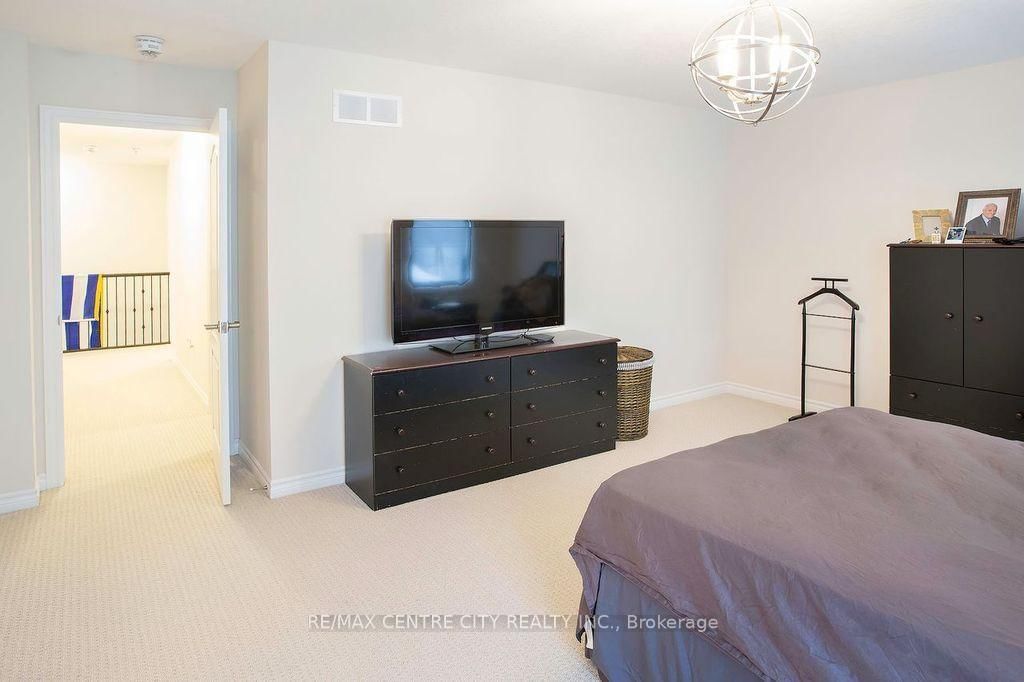 1586 Noah Bend • London North, ON photo 24
