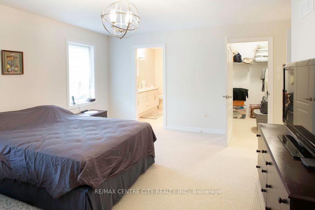 1586 Noah Bend • London North, ON photo 25