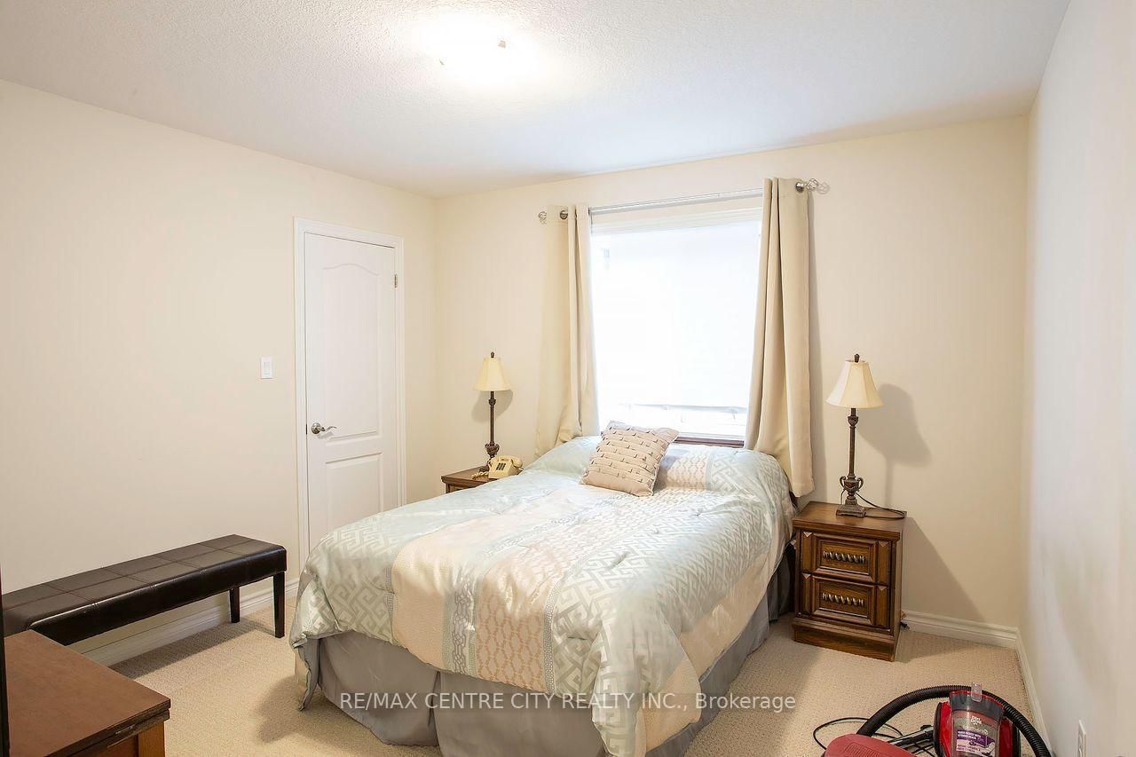1586 Noah Bend • London North, ON photo 28