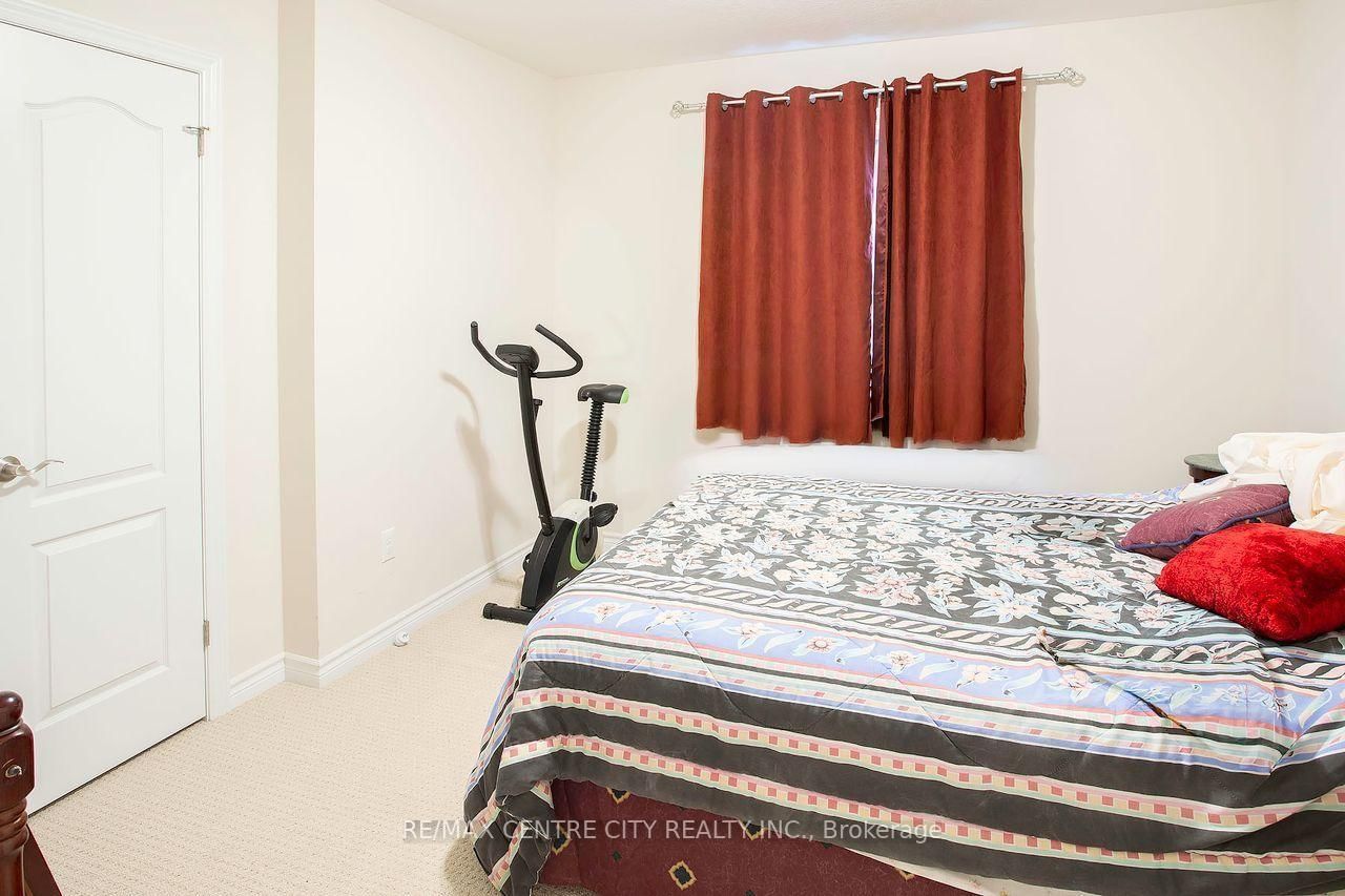 1586 Noah Bend • London North, ON photo 30