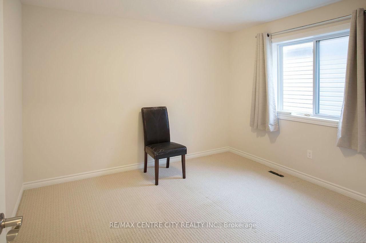 1586 Noah Bend • London North, ON photo 32