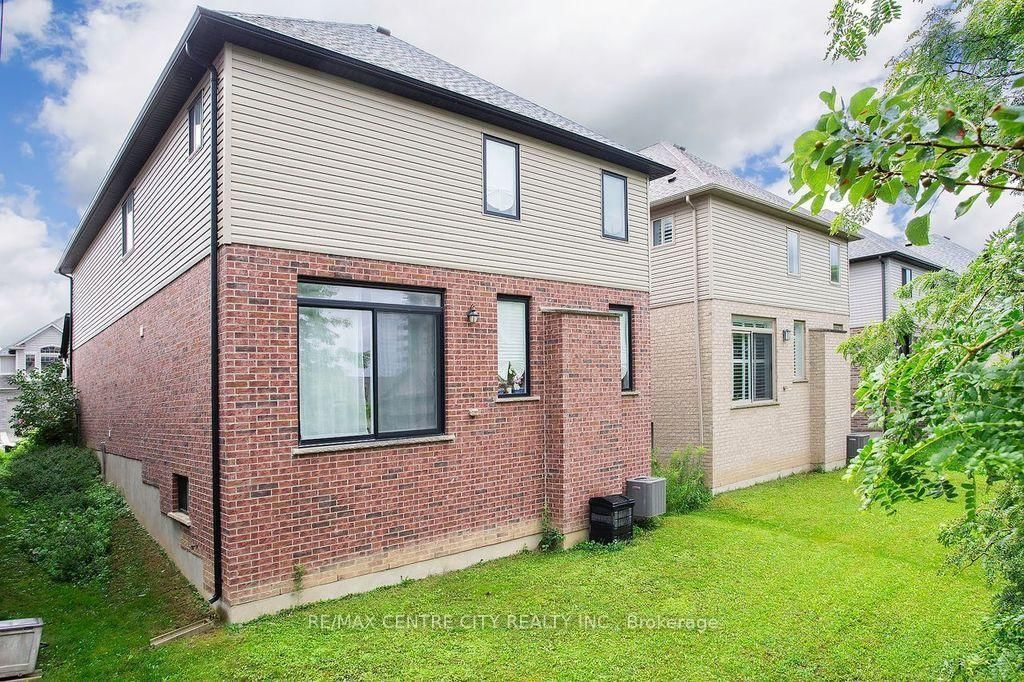1586 Noah Bend • London North, ON photo 39
