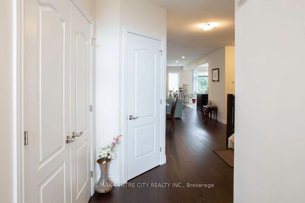 1586 Noah Bend • London North, ON photo 5