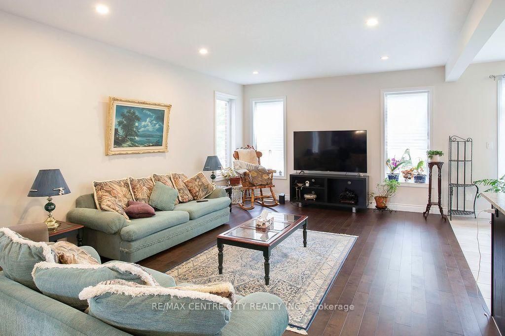 1586 Noah Bend • London North, ON photo 8
