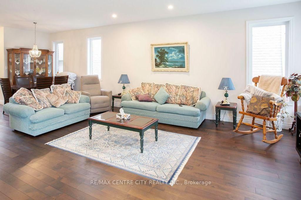 1586 Noah Bend • London North, ON photo 9