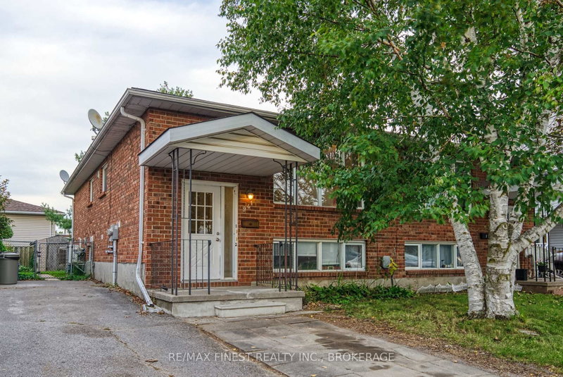 941 Warburton Crescent