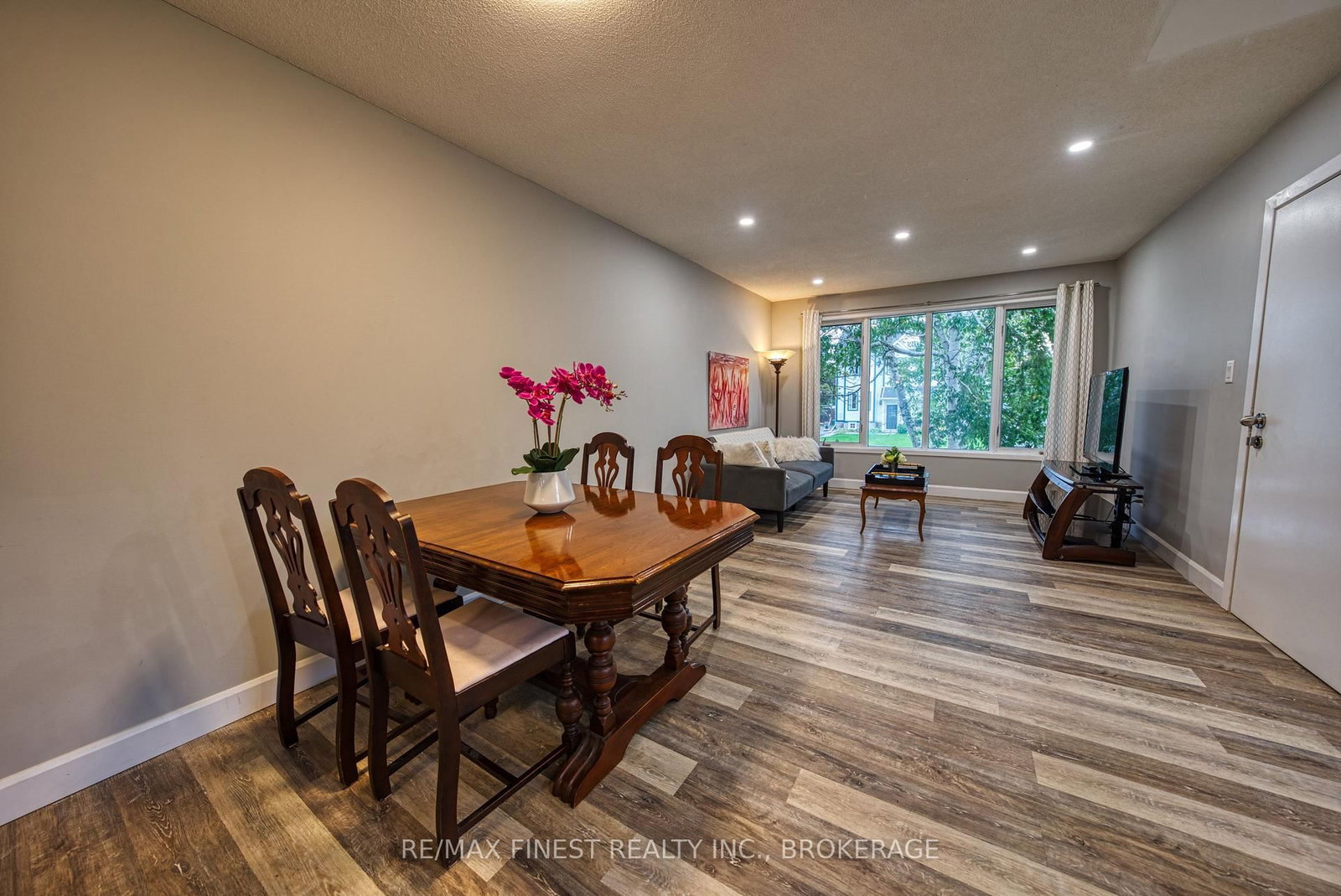 941 Warburton Crescent • Kingston, ON photo 9