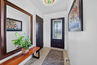 16 Butternut Court • Belleville, ON photo 4