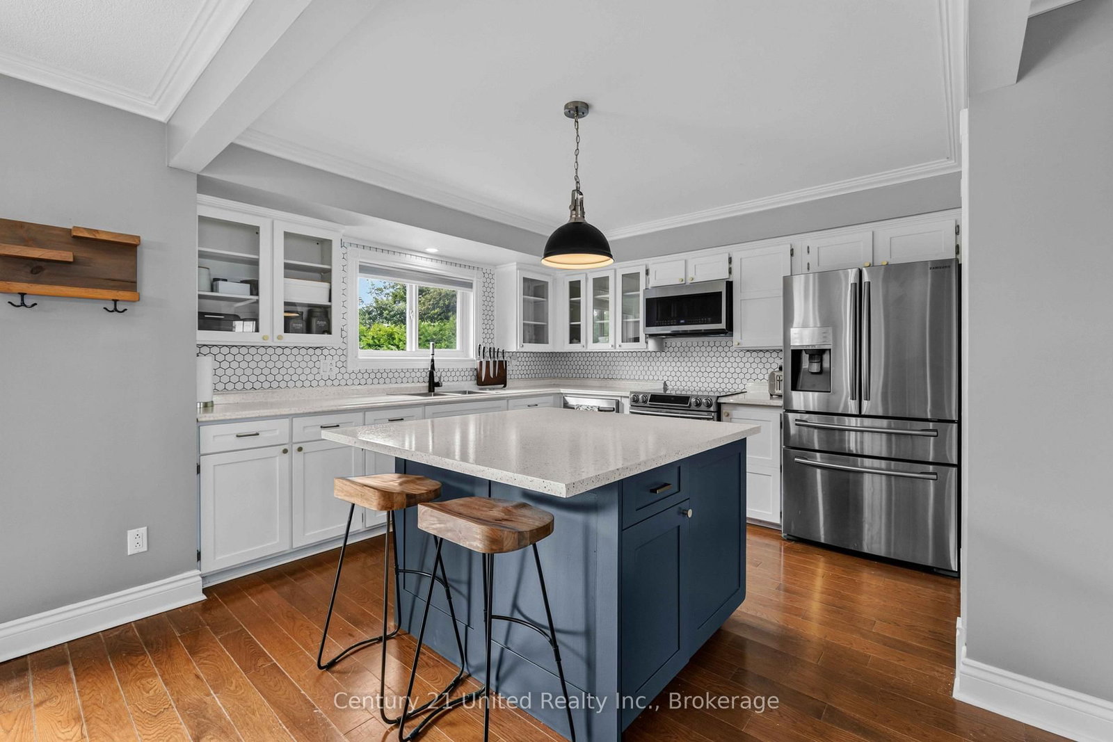 15 Lakefield Court • Selwyn, ON photo 2