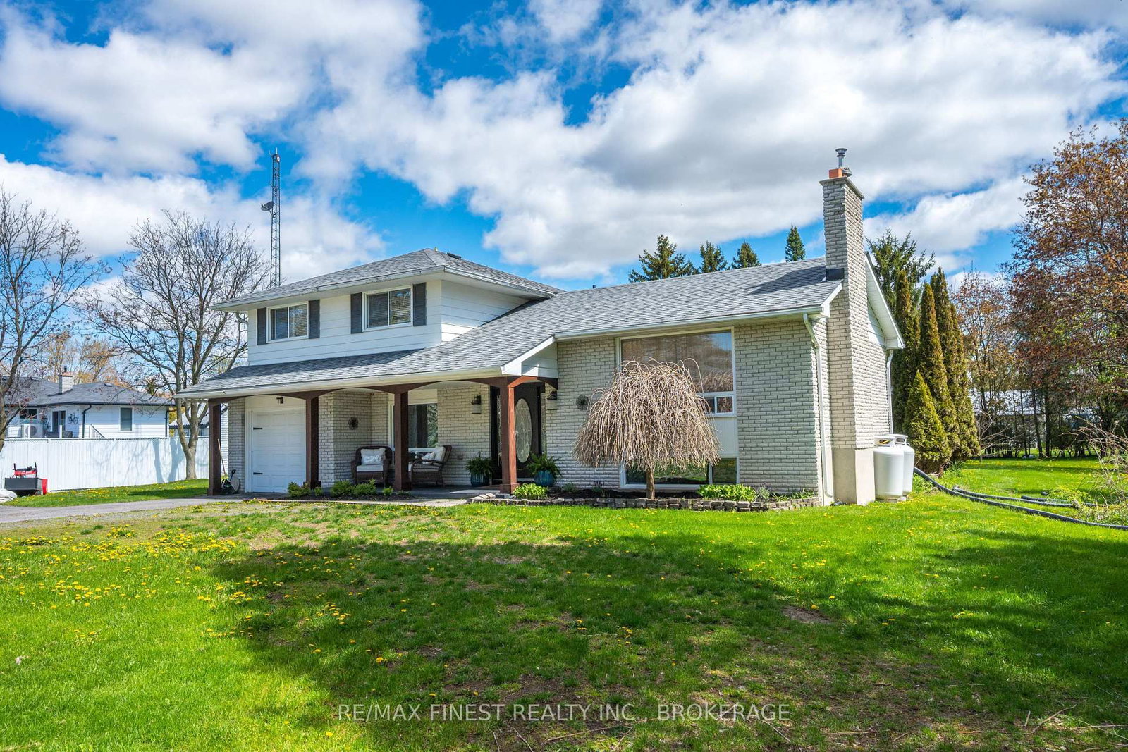 207 Meadow Crescent • Bath, ON photo 3