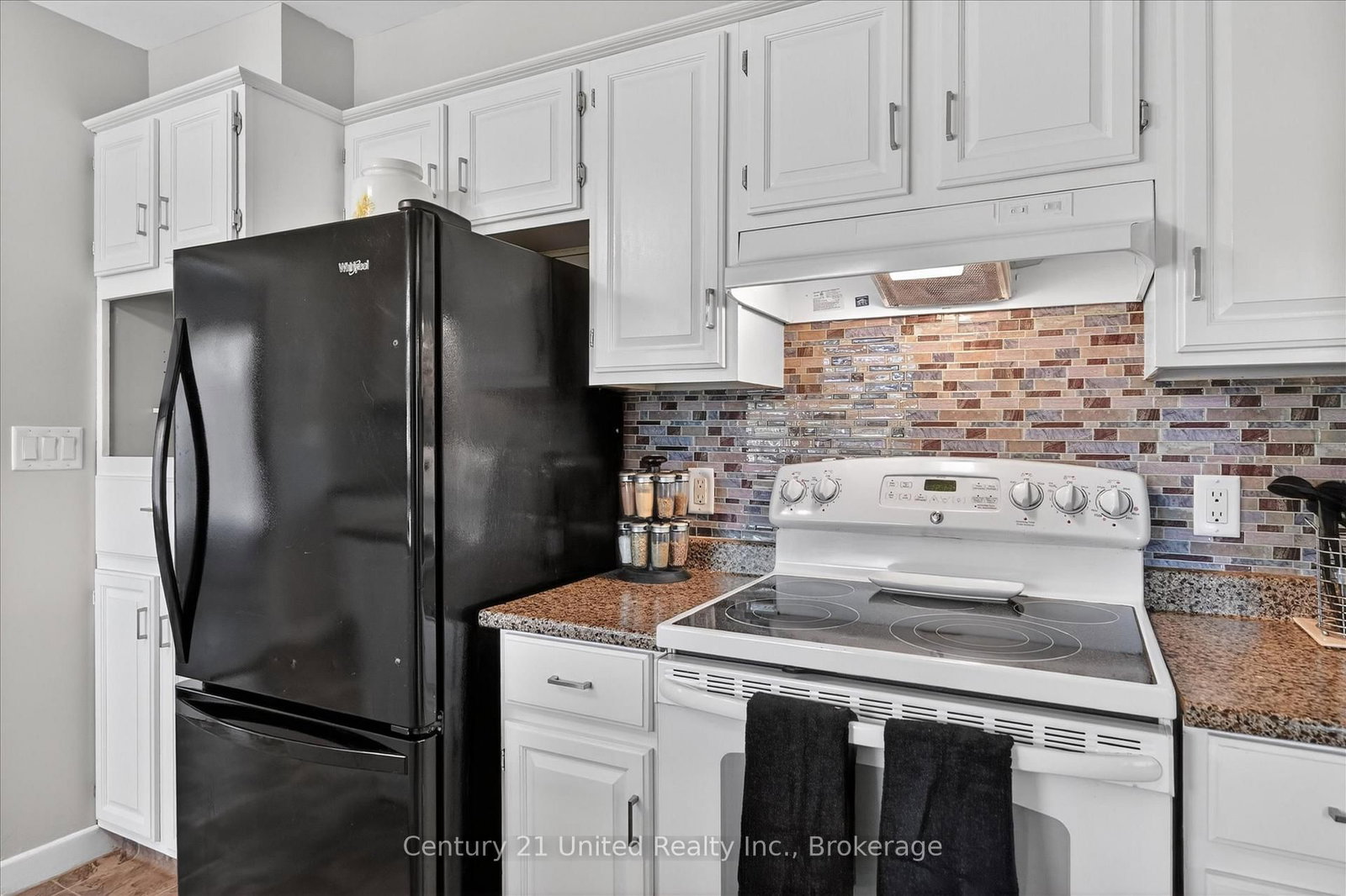 323 St Lawrence Street W • Madoc, ON photo 17