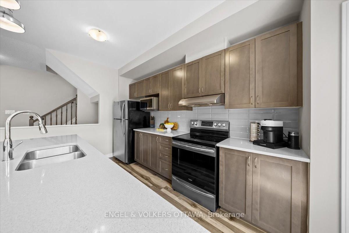 508 Hyssop Street • Ottawa, ON photo 11