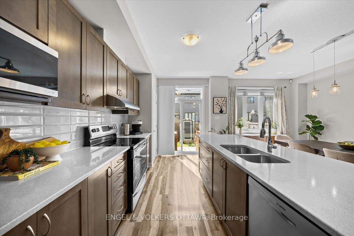 508 Hyssop Street • Ottawa, ON photo 12