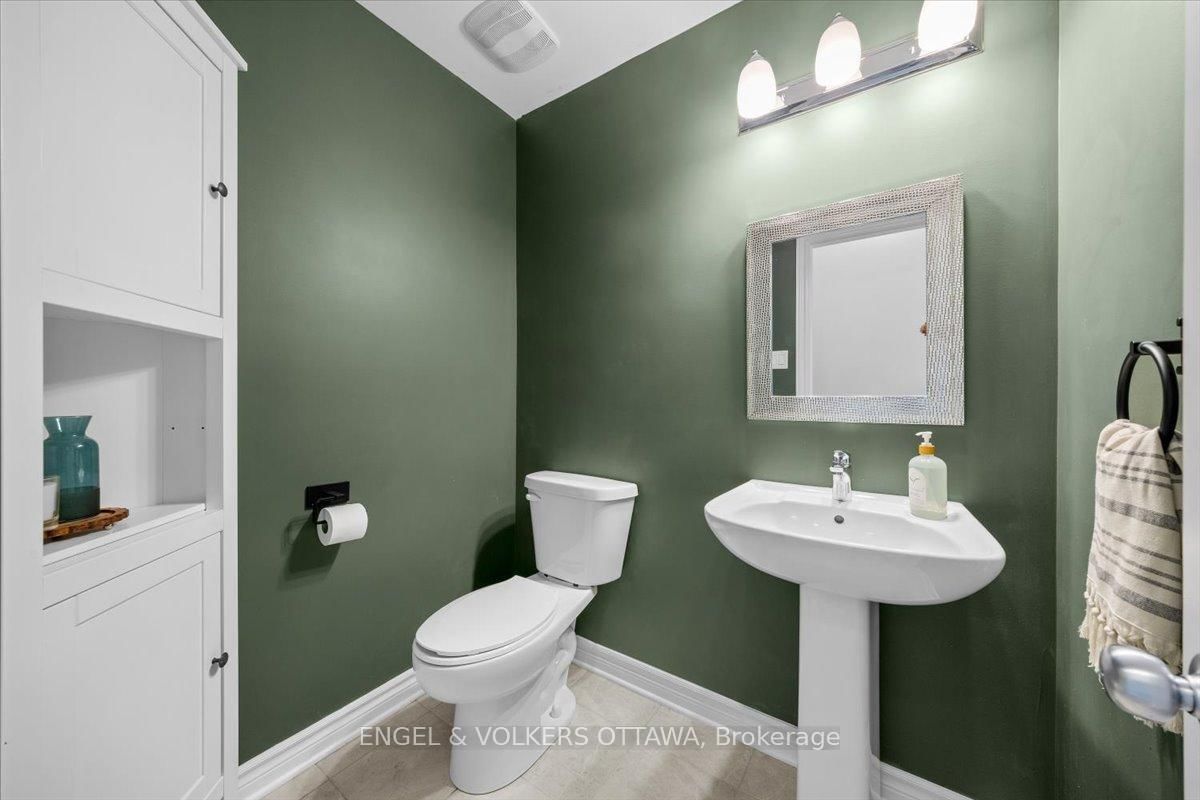 508 Hyssop Street • Ottawa, ON photo 5
