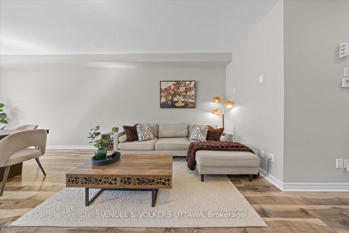 508 Hyssop Street • Ottawa, ON photo 7