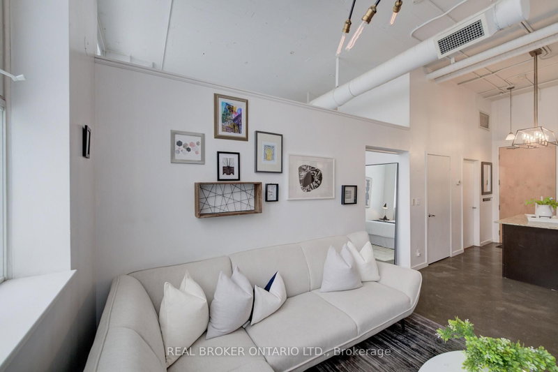 126 - 410 King Street W