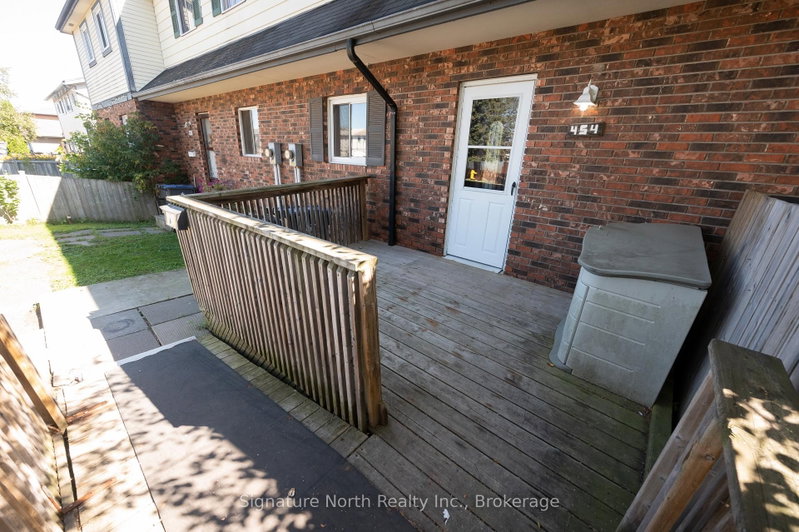 454 Wentworth Crescent