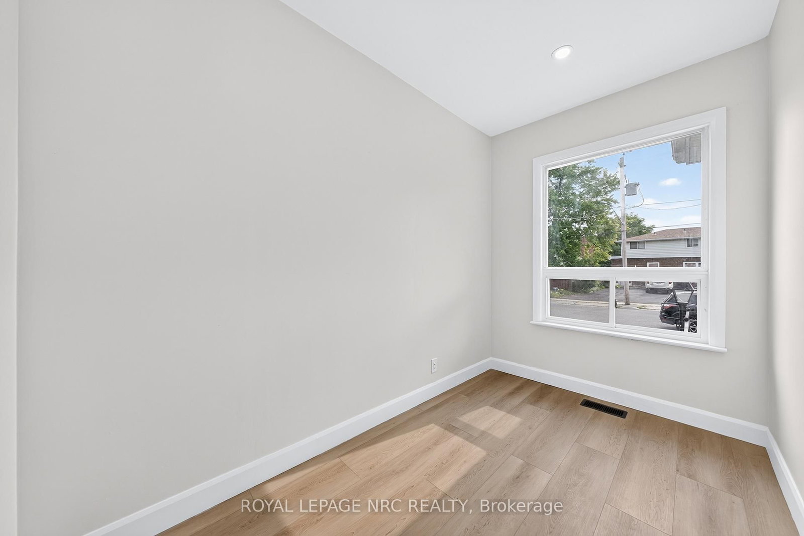 51 Queen Street S • Thorold, ON photo 28