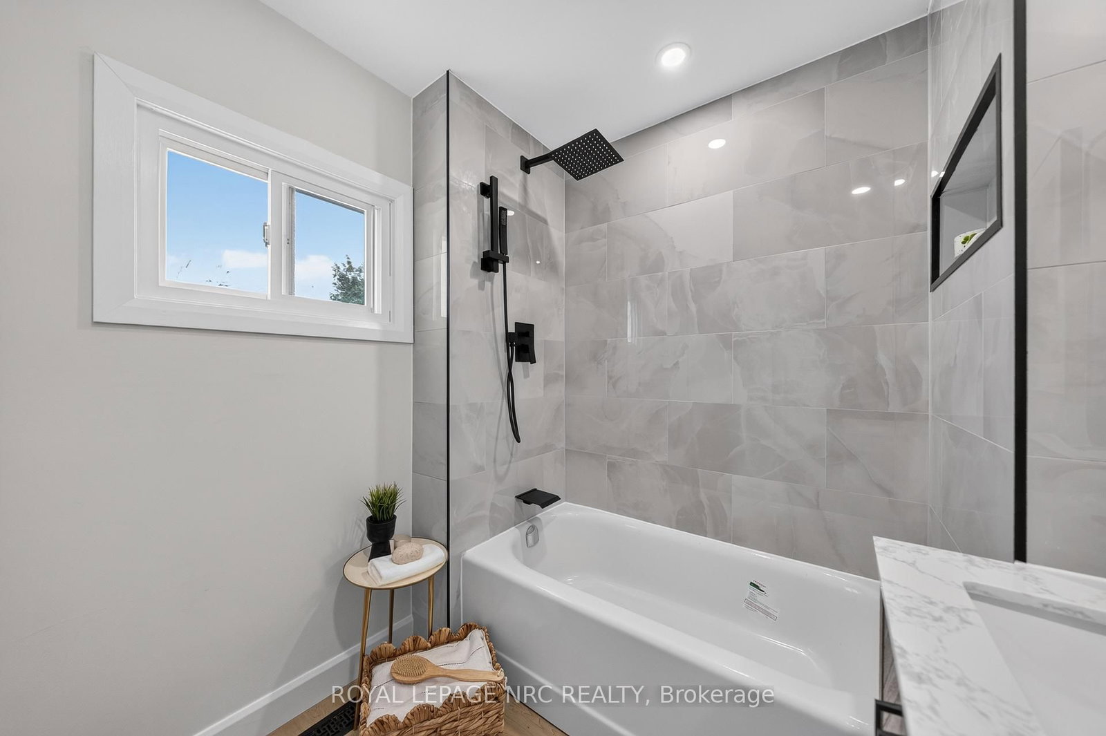 51 Queen Street S • Thorold, ON photo 31