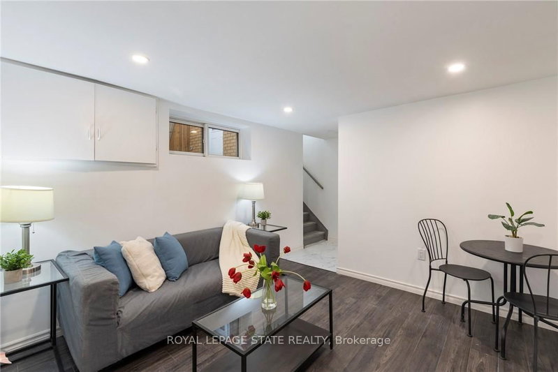 2 - 7 Purdy Crescent